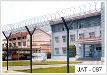 我厂生产机场隔离栅 机场护栏网 出口标准